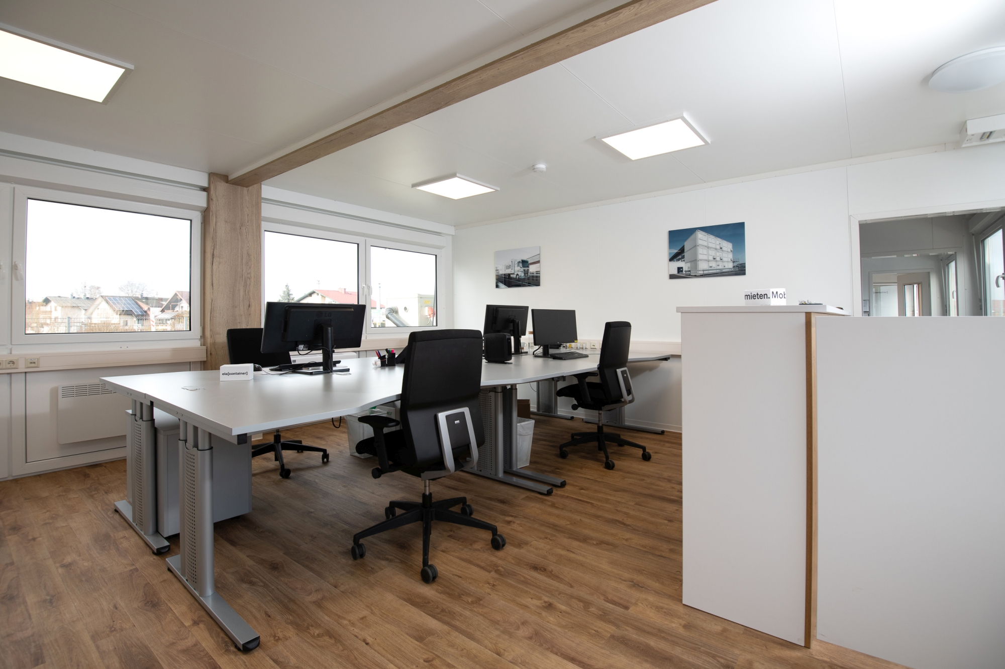 Die drei Meter breiten Premiummodule dienen auch den ELA Mitarbeitern in Österreich als helle und freundliche Büroräume.