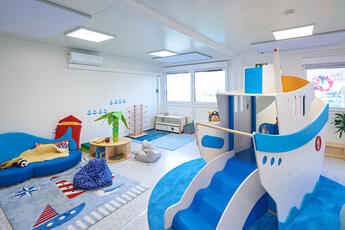 Helle, freundliche Räume schaffen eine Wohlfühlatmosphäre für Kinder.